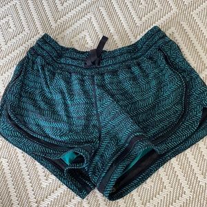 Cutest green patterned Lulu Shorts with liner